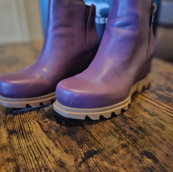 Sorel Wedge Boots - Picture 2 of 14